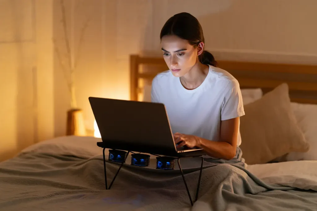 HP laptop on bed use causing airflow blockage and overheating risk